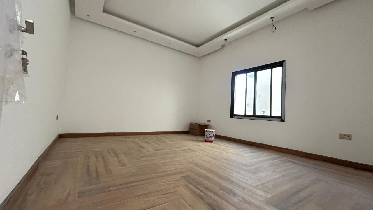 property 1012 image 0