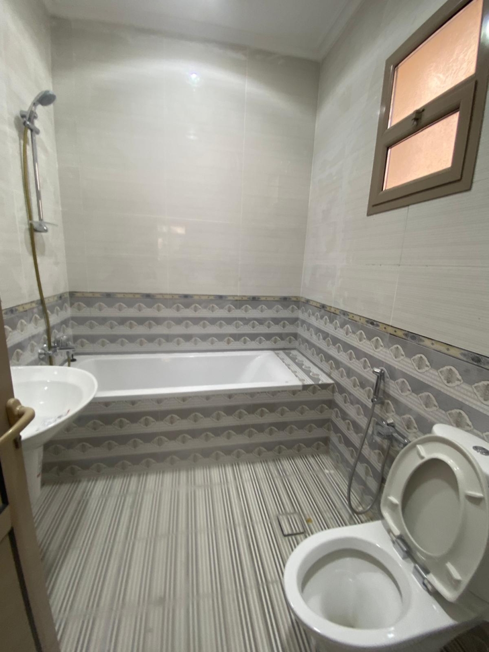 property 1023 image 1
