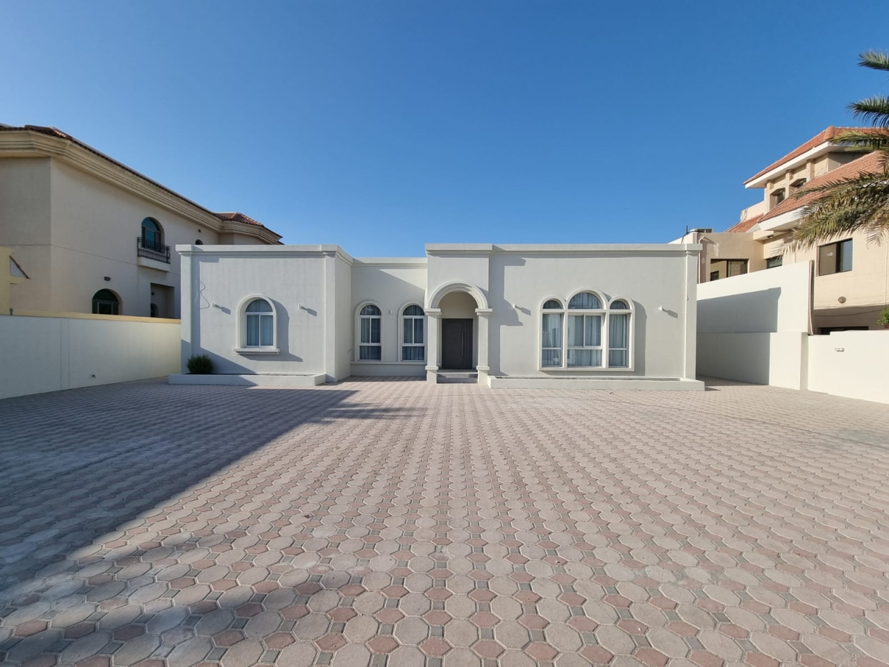 property 1523 image 0