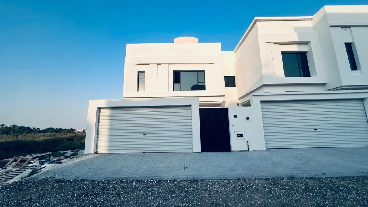 property 2380 image 0