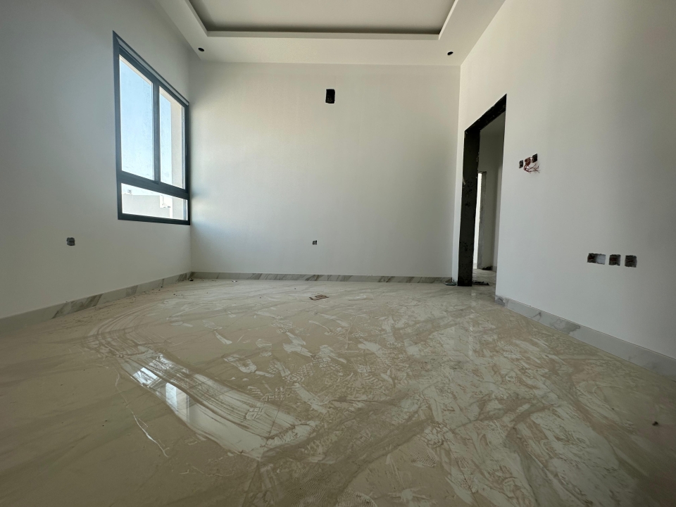 property 381 image 3