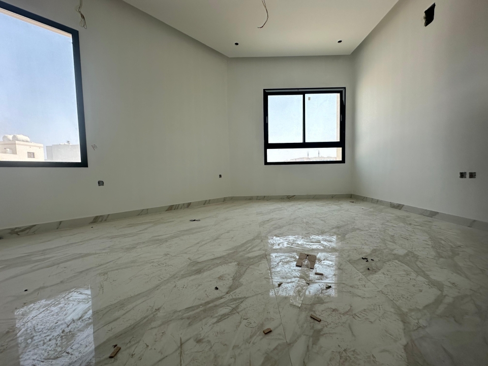 property 381 image 4