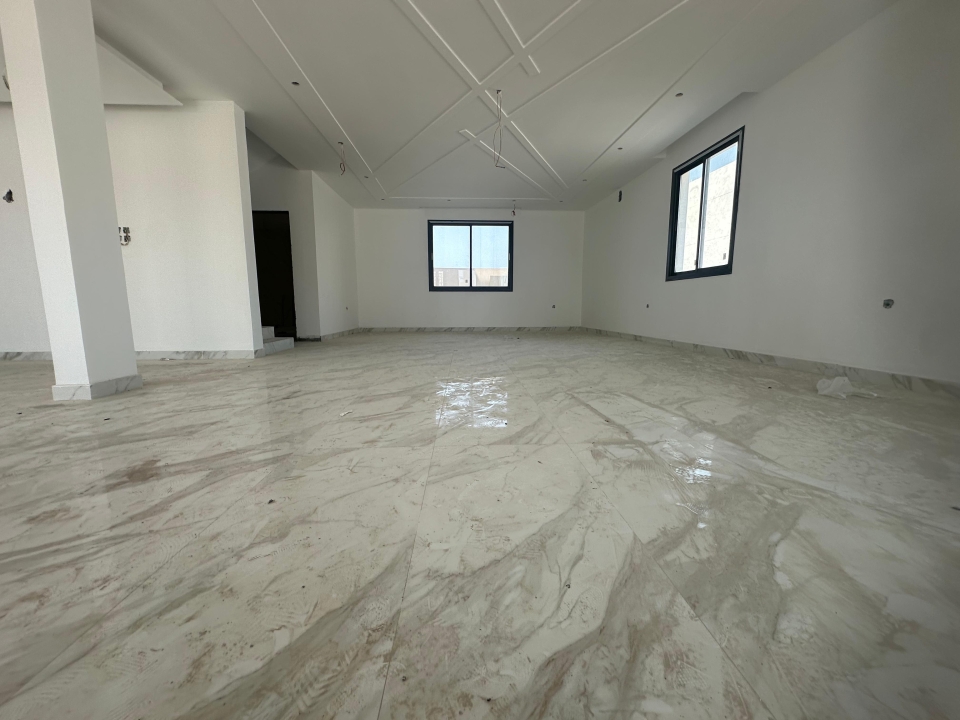 property 381 image 1