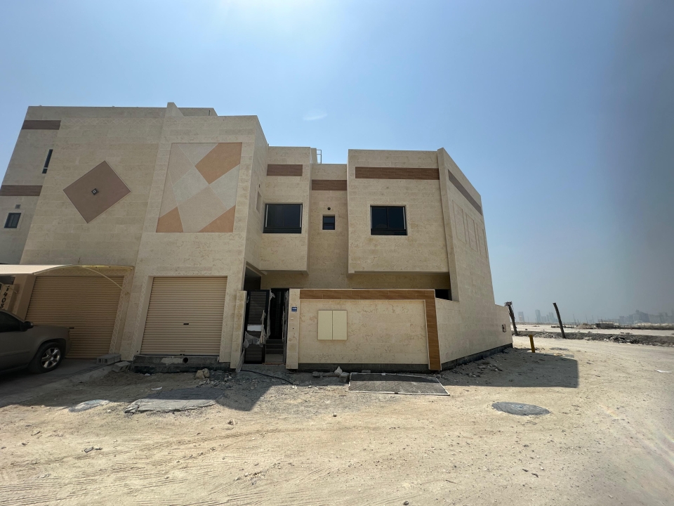 property 383 image 0