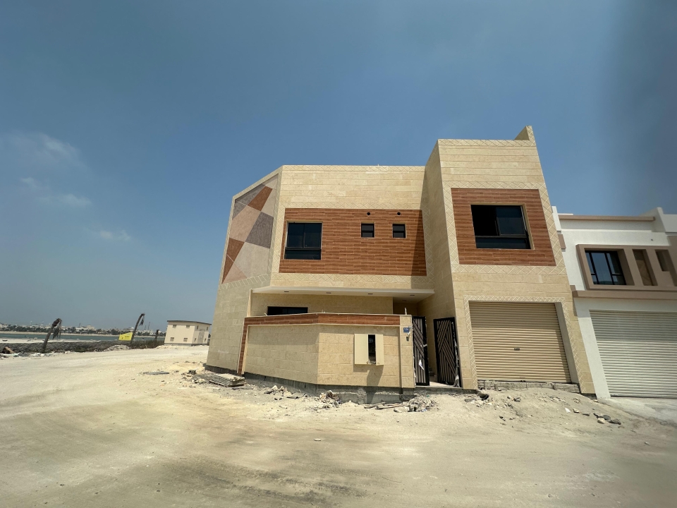 property 384 image 0