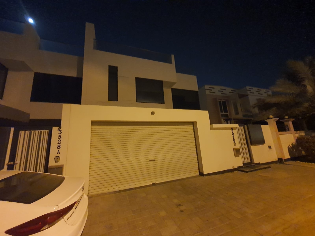 property 742 image 0